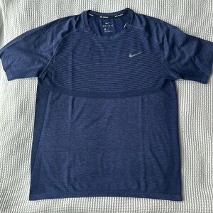 Nike Dri Fit Knit T-Shirt Size XL Midnight Navy/Dark Purple Dust